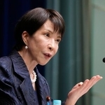 　新内閣が発足し、記者会見する高市早苗首相＝２１日午後１０時１３分、首相官邸
