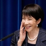 　新内閣が発足し、記者会見する高市早苗首相＝２１日午後１０時４３分、首相官邸
