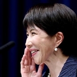 　記者会見で笑顔を見せる高市早苗首相＝２１日午後１０時４３分、首相官邸（代表撮影）