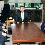 　会談に臨む野党各党の国対委員長ら。右から２人目は公明党の中川国対委員長＝２２日午前、国会