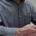 　精神科病院に医療保護入院をさせられ、弁護士との連絡を制限されたのは違法だと訴える男性＝１５日、東京都内