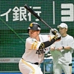 　打撃練習するソフトバンク・近藤＝みずほペイペイドーム