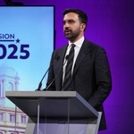 　２２日、米ニューヨークで市長選の討論会に参加するゾーラン・マムダニ氏（ニューヨーク・タイムズ紙提供、ＡＰ＝共同）