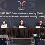 　ＡＰＥＣ財務相会合について記者会見する韓国政府関係者ら＝２３日、韓国・仁川（聯合＝共同）