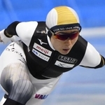 　スピードスケートの全日本距離別選手権を前に、公式練習で滑走する高木美帆＝エムウェーブ