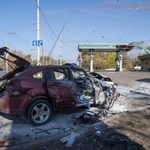 　ロシアの無人機攻撃で記者ら２人が死亡した現場＝２３日、ウクライナ東部ドネツク州（ゲッティ＝共同）