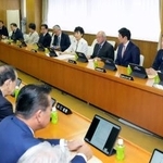 　自民党本部で開かれた総務会＝２４日午前、東京・永田町