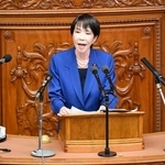 　衆院本会議で就任後初の所信表明演説をする高市首相＝２４日午後