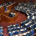 　高市首相の就任後初めての所信表明演説が行われた衆院本会議＝２４日午後