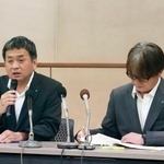 　川内原発の乾式貯蔵施設新設について記者会見する九州電力の担当者＝２４日午後、鹿児島市