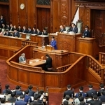 　衆院本会議で就任後初めての所信表明演説をする高市首相＝２４日午後