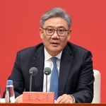 　記者会見する中国の王文濤商務相＝２４日、北京（共同）