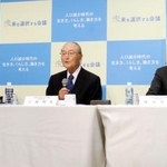 　「未来を選択する会議」が発足し、記者会見する議長の三村明夫日本製鉄名誉会長（中央）、共同代表の増田寛也日本郵政前社長（右）と小林味愛さん＝２７日午前、東京都千代田区