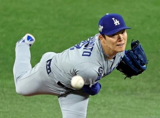 　ブルージェイズ戦に先発したドジャース・山本＝トロント（共同）