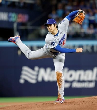 　米大リーグ、ブルージェイズとのワールドシリーズ第７戦に先発登板したドジャース・大谷翔平＝１日、トロント（共同）