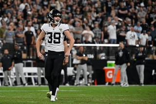 　レイダーズ戦でＦＧを決めたジャガーズのキャム・リトル＝２日、ラスベガス（ＡＰ＝共同）