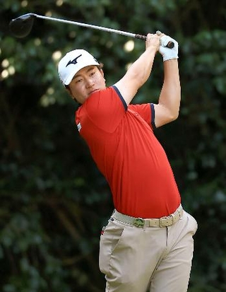 　第２日、通算１０アンダーで首位の杉浦悠太＝三木ＧＣ