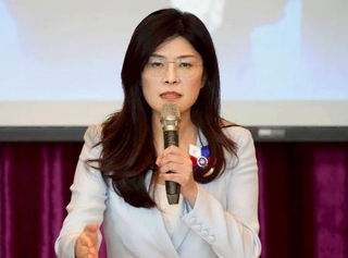 　中台首脳会談から１０年の記念行事であいさつする鄭麗文氏＝７日、台北市（共同）