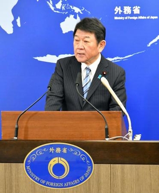 　記者会見する茂木外相＝７日午後、外務省