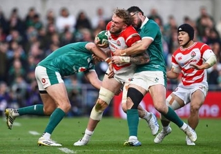 　日本-アイルランド　タックルを受けるディアンズ＝ダブリン（ゲッティ＝共同）