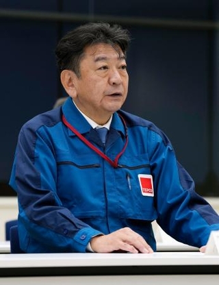 　訓練を前にあいさつする東電ホールディングスの小早川智明社長＝１４日午前、新潟県刈羽村