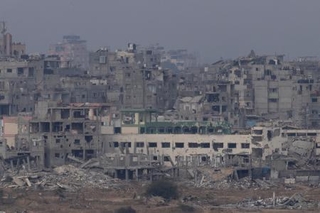 　ガザの街並み＝１０月２９日、イスラエル側から撮影（ゲッティ＝共同）