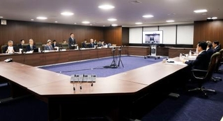 　最高裁判決を受けて開かれた国と自治体の協議＝１８日午後、厚労省