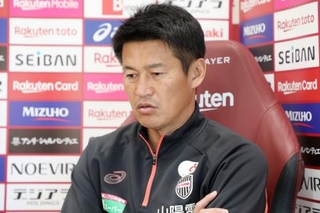 　サッカー天皇杯決勝を前に、オンライン取材に応じる神戸・吉田監督＝２１日、神戸市（（Ｃ）ＶＩＳＳＥＬ　ＫＯＢＥ）