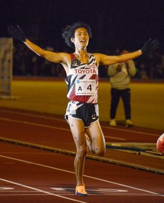　陸上男子１万メートルで日本新記録を樹立した鈴木芽吹＝東京都八王子市