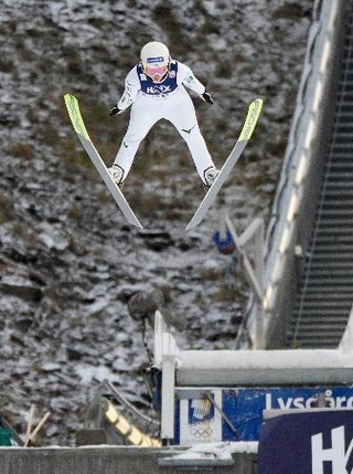　Ｗ杯ジャンプ女子個人第１戦で優勝した丸山希の２回目の飛躍＝リレハンメル（共同）