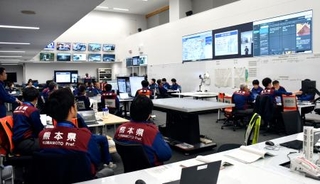 　熊本県阿蘇地方の地震を受け、県が設置した災害警戒本部＝２５日夜、熊本県庁