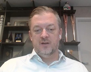 　オンラインで取材に応じるＩＰＣのアンドルー・パーソンズ会長