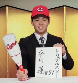 　広島に入団が決まった仙台大の平川蓮外野手＝２８日、札幌市