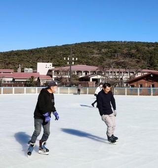 最南端の銀盤、まぶしく初滑り|全国海外|神戸新聞NEXT