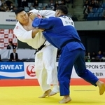 　男子１００キロ超級決勝　中野寛太（右）を破り優勝した斉藤立＝千葉ポートアリーナ