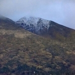 　初冠雪が確認された中国地方の最高峰、鳥取県の大山＝３日夕
