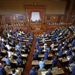 　政治資金収支報告書のデータベース化や政治資金監視委員会の設置を含む政治改革関連３法が可決、成立した参院本会議＝２０２４年１２月