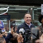 　クオモ前ニューヨーク州知事＝３日、ニューヨーク（ロイター＝共同）