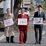 　「１票の格差」訴訟の判決で広島高裁松江支部に向かう原告側弁護士＝４日午後、松江市