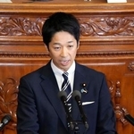 　衆院本会議で質問する日本維新の会の藤田共同代表＝４日午後