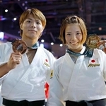 　柔道の阿部詩（右）と阿部一二三＝２０２５年６月、ブダペスト（共同）