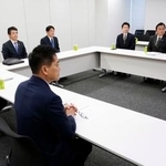 　ガソリン税に上乗せされる暫定税率の１２月末廃止に向けて開かれた、与野党６党の税制実務者協議＝５日午前、国会