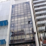 　「絆ホールディングス」が入るビル＝１０月、大阪市