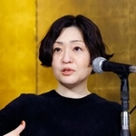 　第７８回野間文芸賞を受賞し、記者会見する村田沙耶香さん＝５日午後、東京都千代田区