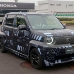 　記者が試乗したホンダの小型電気自動車＝１０月、栃木県芳賀町