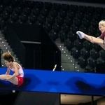 　シンクロナイズド混合予選に臨んだ松本悠生（左）、森ひかる組＝パンプロナ（共同）