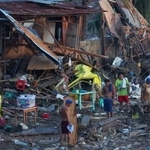 　フィリピン中部セブで台風の被害を受けた家々＝５日（ゲッティ＝共同）