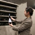 　関西電力送配電がサービスを始めるワイン貯蔵施設＝６日午後、兵庫県宝塚市