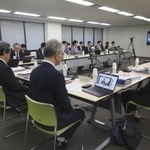 　生活保護訴訟の最高裁判決を受けた専門委員会＝１０月、厚労省