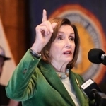 　３日、米サンフランシスコで開催されたイベントで話す民主党のペロシ元下院議長（ＡＰ＝共同）